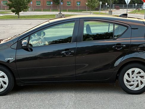 Used 2016 Toyota Prius C Two FWD image 4