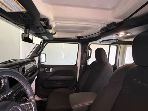 Used 2021 Jeep Wrangler Unlimited Sahara AWD/4WD image 8