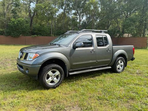 Used 2006 Nissan Frontier LE RWD image 1