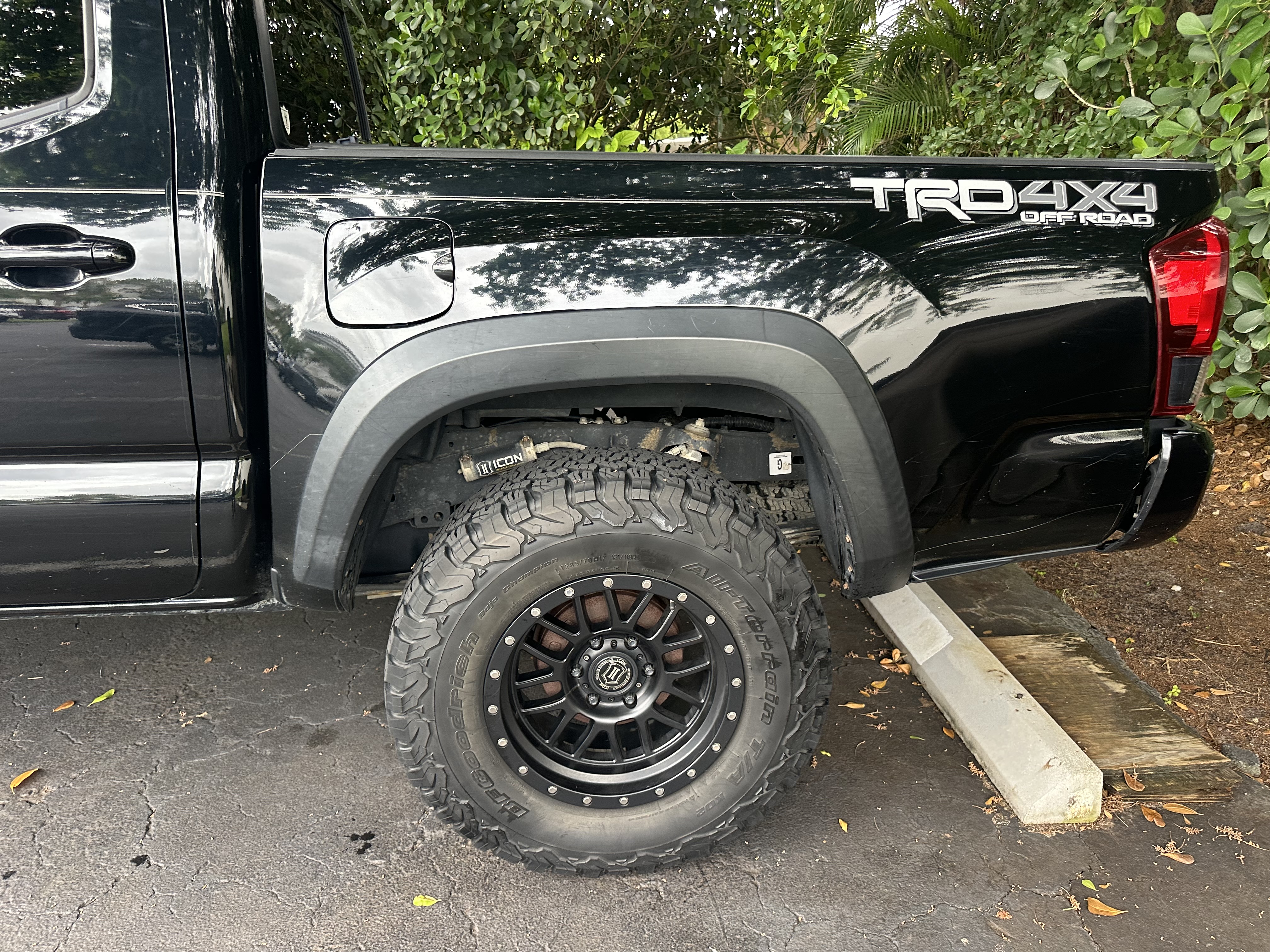 Used 2018 Toyota Tacoma TRD Off-Road AWD/4WD image 14