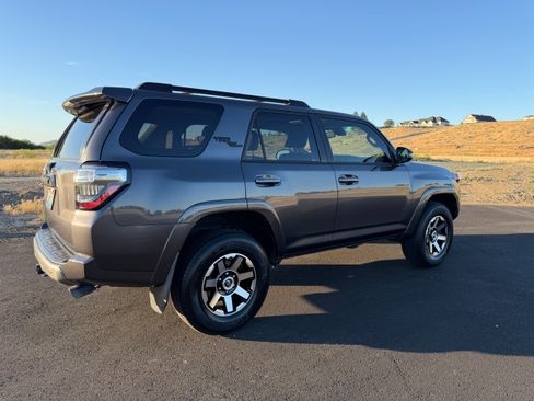 Used 2020 Toyota 4Runner TRD Off-Road Premium w/ Moonroof Package AWD/4WD image 6