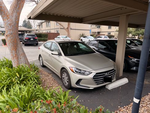 Used 2017 Hyundai Elantra SE FWD image 5