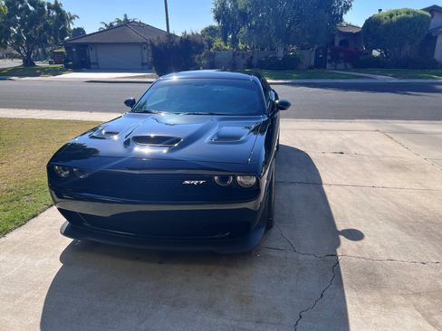 Used 2015 Dodge Challenger SRT Hellcat image 4