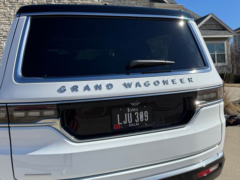 Used 2023 Jeep Grand Wagoneer 4WD w/ Rear Seat Video Group 1 image 4