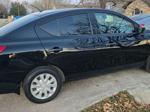 Used 2018 Nissan Versa S Plus image 4