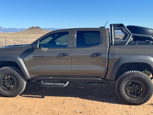 Used 2025 Chevrolet Colorado ZR2 w/ ZR2 Bison Edition image 4