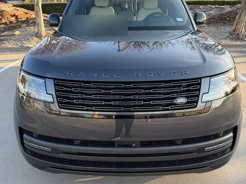 Used 2025 Land Rover Range Rover Long Wheelbase SE image 1