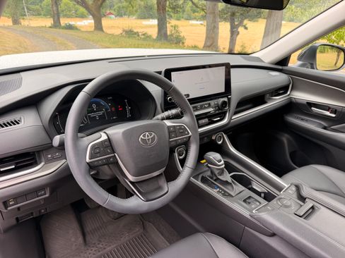 Used 2026 Toyota Grand Highlander AWD Hybrid image 6