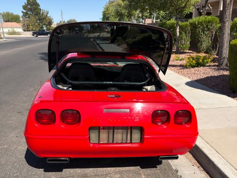 Used 1994 Chevrolet Corvette Coupe RWD image 6