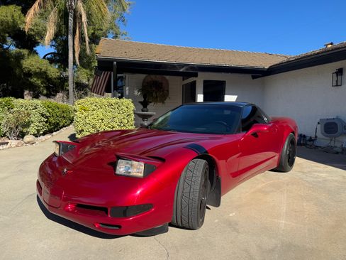 Used 2000 Chevrolet Corvette Coupe w/ Memory Pkg RWD image 27