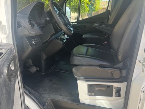Used 2021 Mercedes-Benz Sprinter 2500 image 16