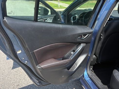 Used 2018 MAZDA MAZDA3 Touring image 18