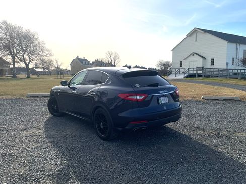 Used 2017 Maserati Levante image 10