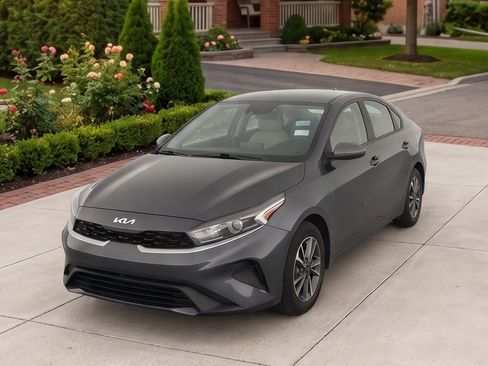 Used 2023 Kia Forte LXS w/ LXS Technology Package FWD image 1