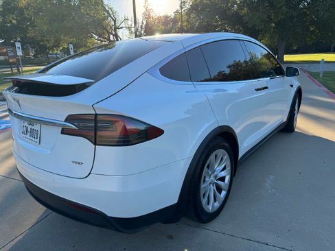Used 2017 Tesla Model X 100D image 4