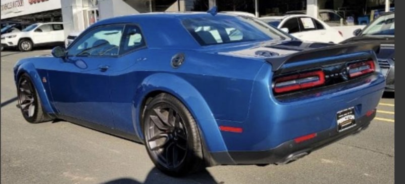 Used 2022 Dodge Challenger R/T Scat Pack RWD image 2