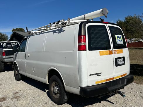 Used 2013 Chevrolet Express 2500 image 11