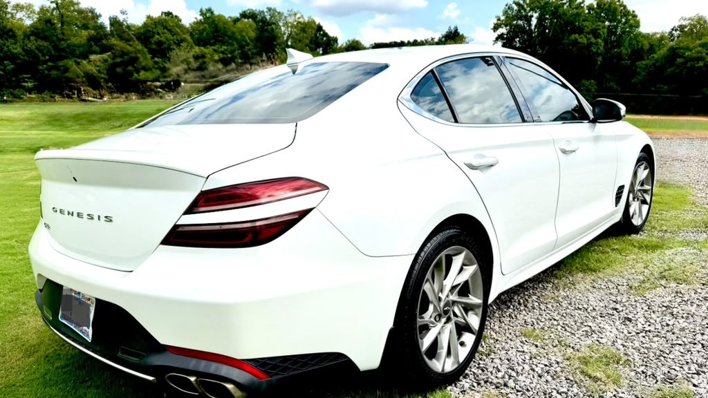 Used 2022 Genesis G70 2.0T RWD image 4