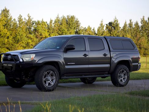 Used 2013 Toyota Tacoma PreRunner image 1