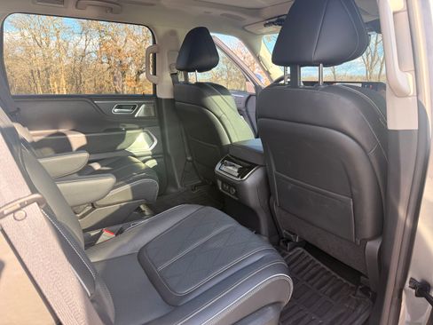 Used 2025 INFINITI QX80 Sensory image 18