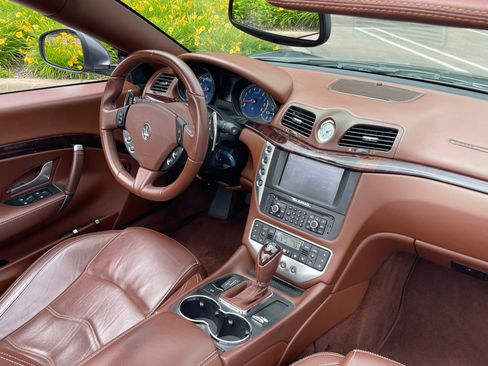 Used 2015 Maserati GranTurismo Convertible RWD image 13