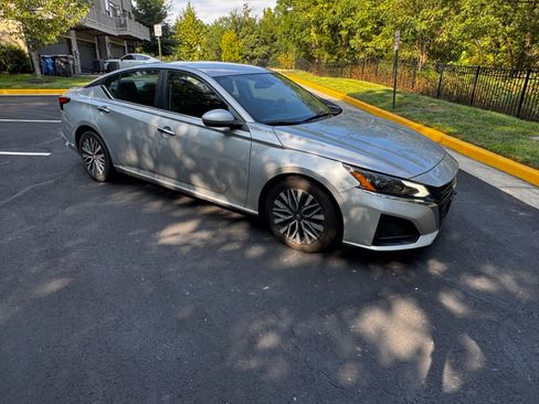 Used 2023 Nissan Altima 2.5 SV FWD image 6