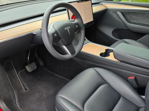 Used 2023 Tesla Model Y AWD image 10