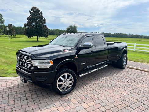 Used 2019 RAM 3500 Laramie image 4