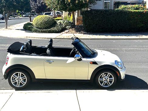 Used 2011 MINI Cooper Convertible image 8