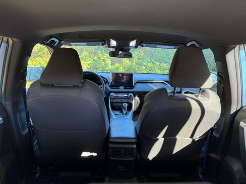 Used 2023 Toyota RAV4 SE image 16