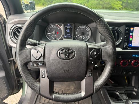 Used 2022 Toyota Tacoma TRD Off-Road AWD/4WD image 20