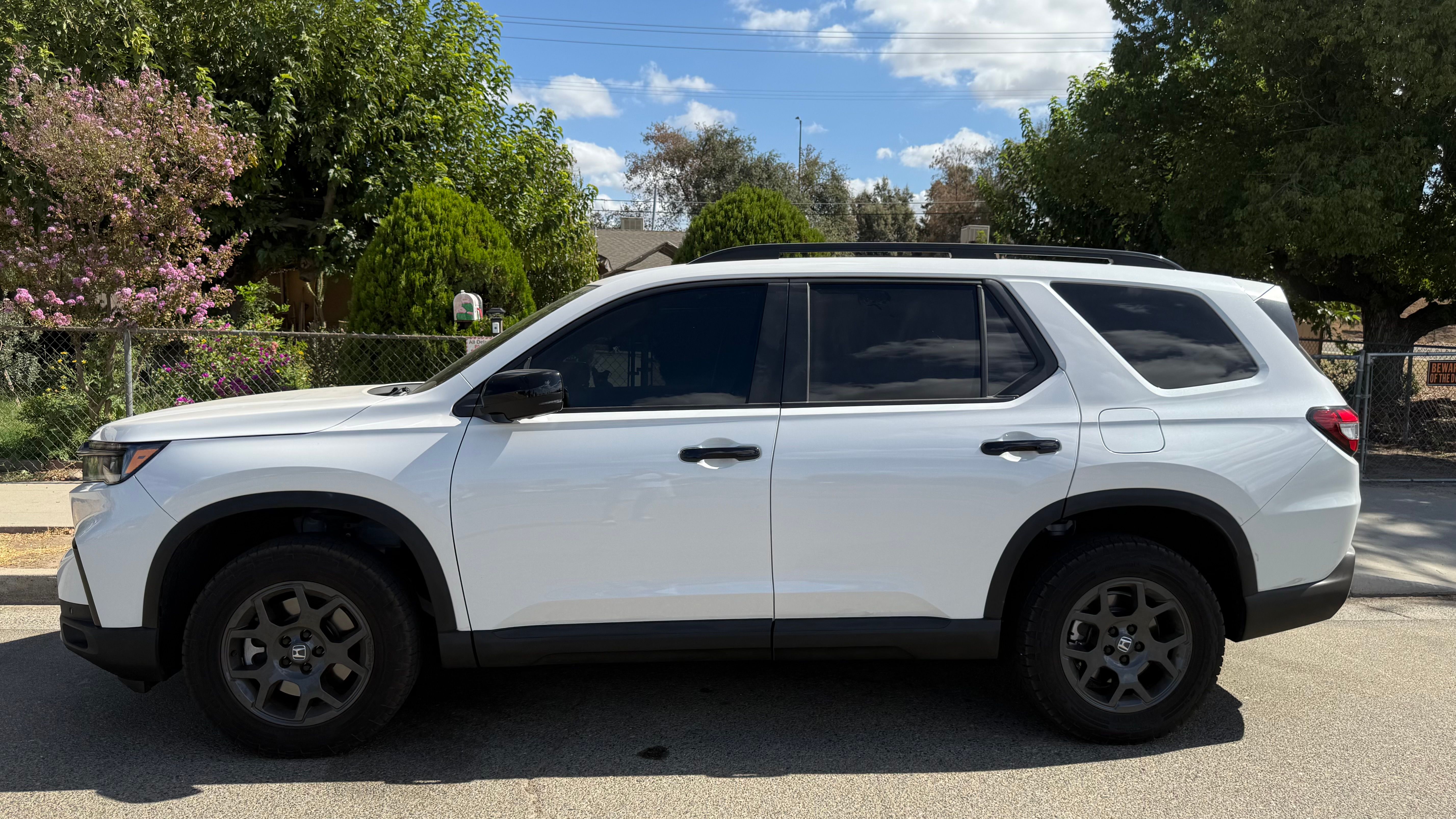 Used 2025 Honda Pilot TrailSport image 4