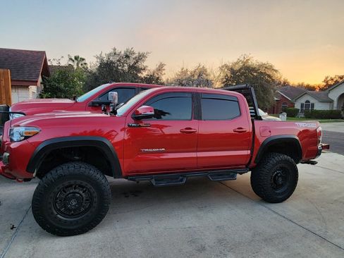 Used 2022 Toyota Tacoma TRD Off-Road image 5
