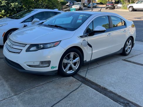 Used 2013 Chevrolet Volt Premium w/ Premium Trim Package image 8
