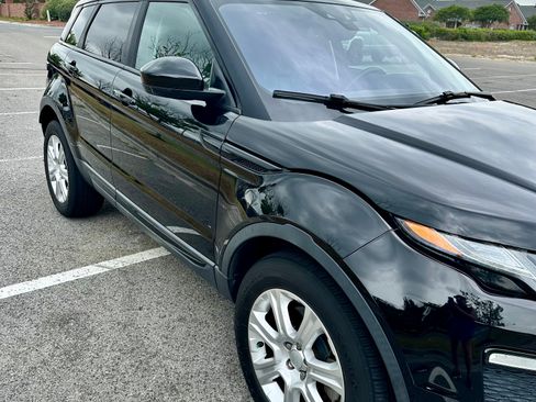 Used 2017 Land Rover Range Rover Evoque SE AWD/4WD image 5