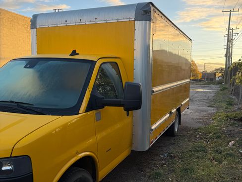 Used 2020 GMC Savana 3500 Extended w/ Driver Convenience Package image 4