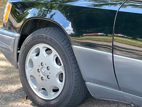 Used 1994 Mercedes-Benz E 320 Convertible image 22