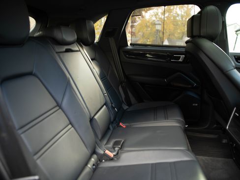 Used 2019 Porsche Cayenne image 9