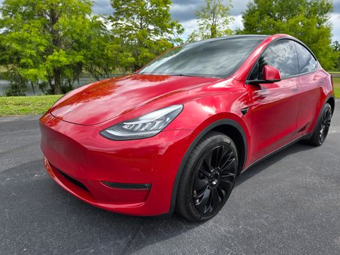 Used 2023 Tesla Model Y AWD image 4