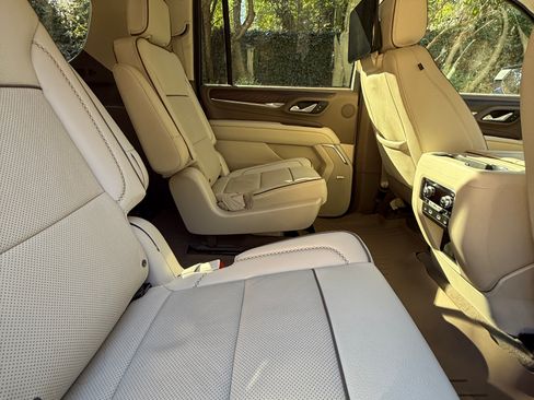 Used 2024 GMC Yukon XL Denali w/ Advanced Technology Package image 19