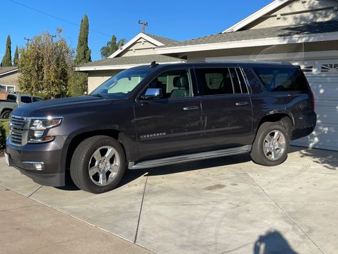 Used 2017 Chevrolet Suburban Premier image 2