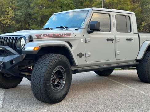 Used 2021 Jeep Gladiator Overland w/ Popular Equipment Package image 2