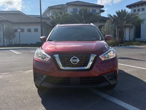 Used 2020 Nissan Kicks SV image 1