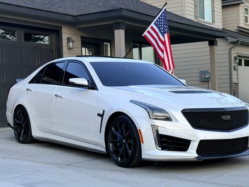 Used 2017 Cadillac CTS V w/ Luxury Package RWD image 2