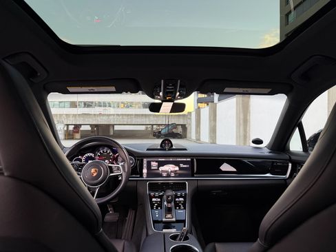 Used 2019 Porsche Panamera 4 image 14