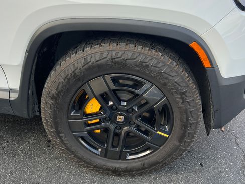 Used 2023 Rivian R1S Adventure image 19