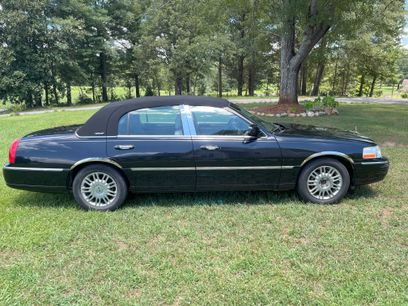 Used 2010 Lincoln Town Car Signature Limited