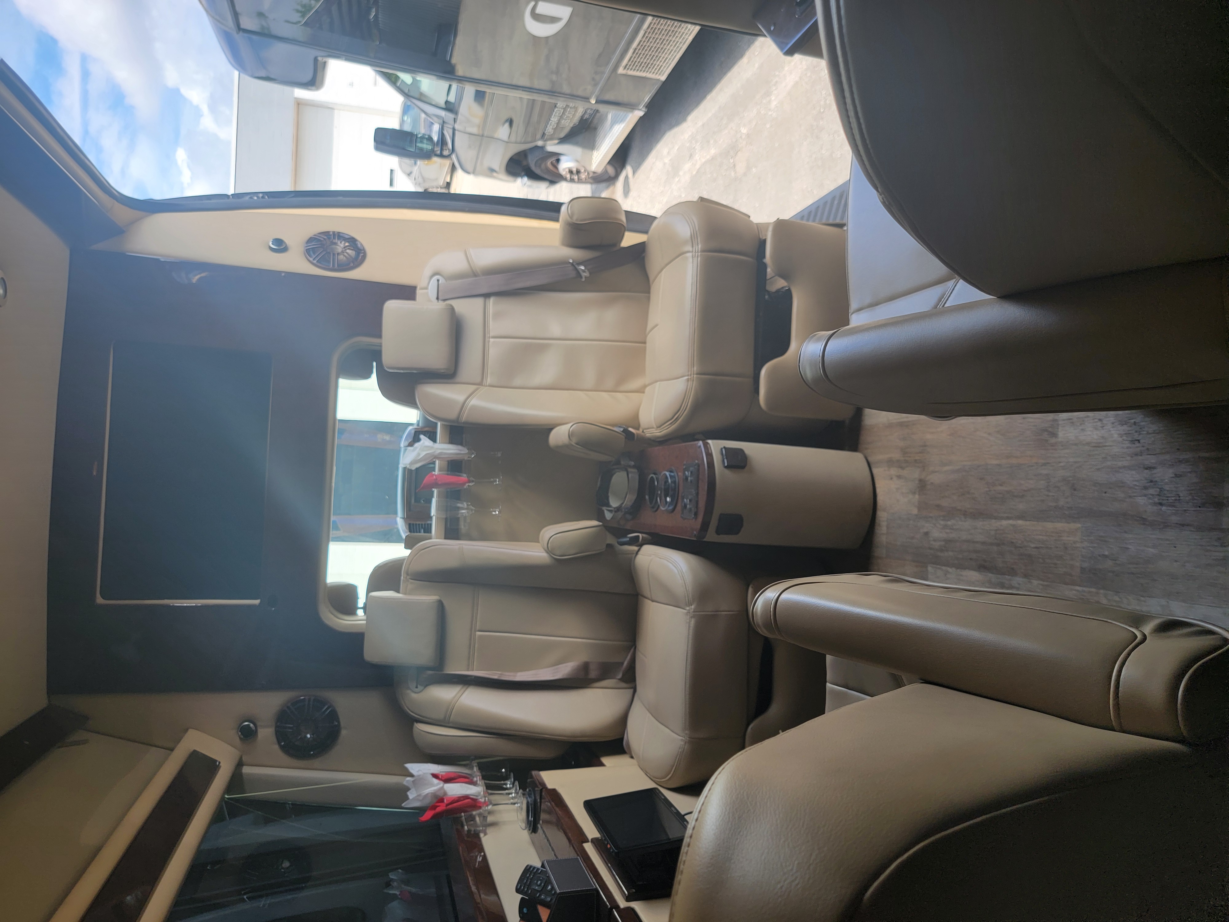 Used 2010 Mercedes-Benz Sprinter 2500 image 5
