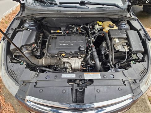 Used 2016 Chevrolet Cruze LT w/ Technology Package image 12