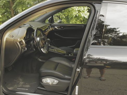 Used 2017 Porsche Macan S image 10